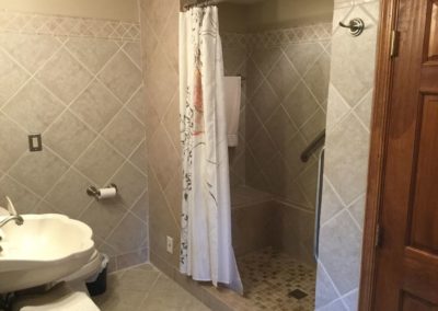 Cottage Master BR Bath